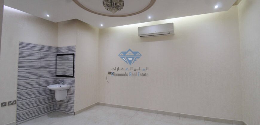 4 Bedrooms+Majlis With Private Parking Villa For Rent in Al Ansab At Prime Location.
