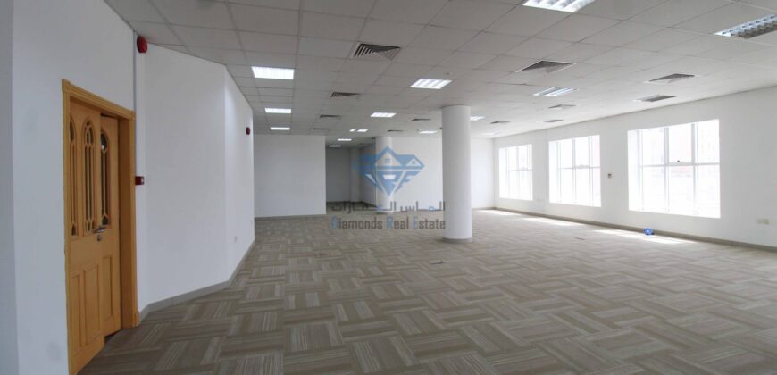 Executive Modern Office Space Available At The Prime Location of Ruwi. Best Option For Corporate Companies As It Has Good Connectivity and Easy Approach To Daily Necessities.