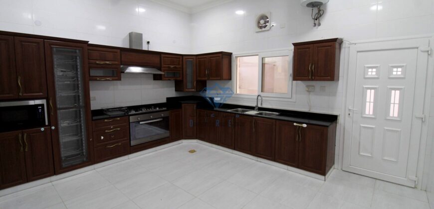 4 Bedrooms Residential Villa For Rent In Al Khoud