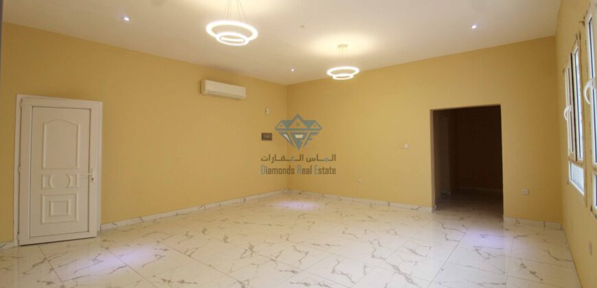 3 Bedrooms Apartment (Full Floor) For Rent In south Al Ghubrah