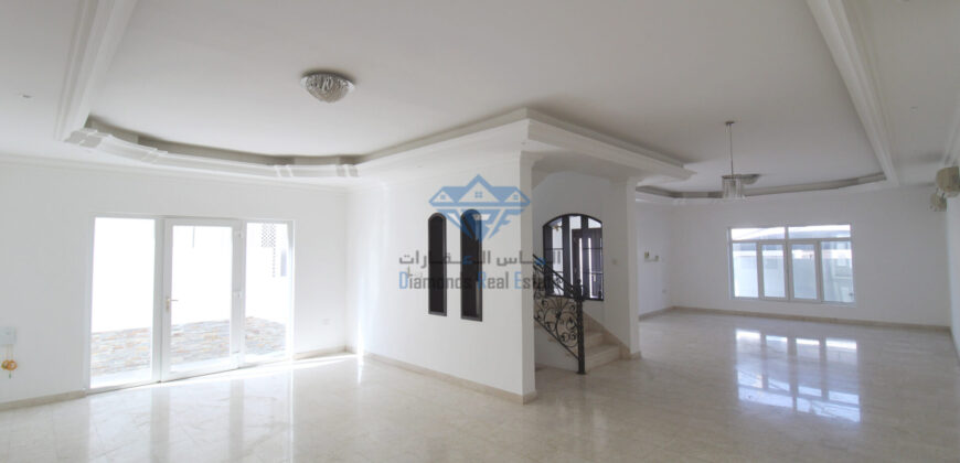 4 Bedrooms wonderful villa for Rent in Azaiba