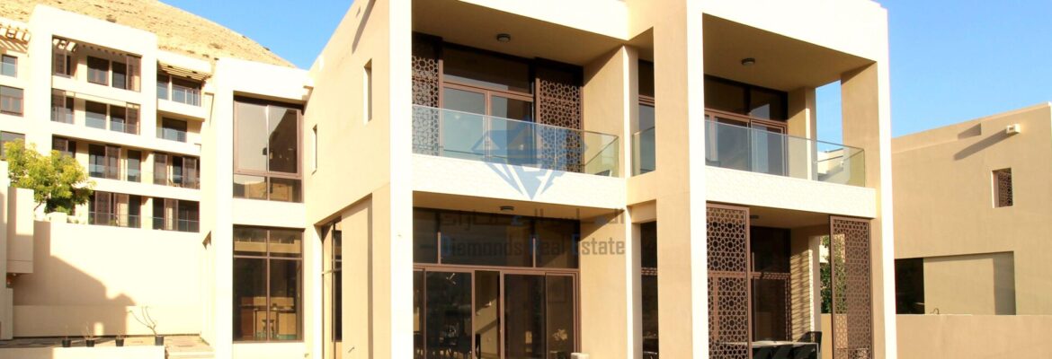Beautiful 4BR+Maidroom Villa for Rent in Muscat Bay