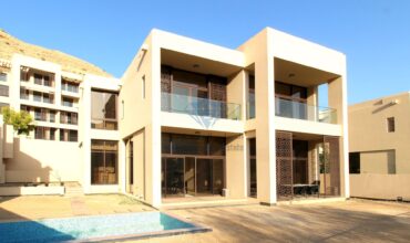 Beautiful 4BR+Maidroom Villa for Rent in Muscat Bay