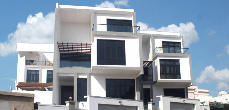 Luxury 4 Bedrooms + Private Pool Villa for Rent in Madinat sultan Qaboos