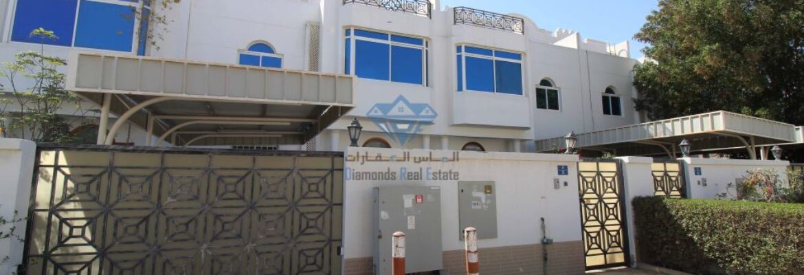 Beautiful & Spacious 5 Bedrooms+Maid Room With Private Parking Villa For Rent in Azaiba