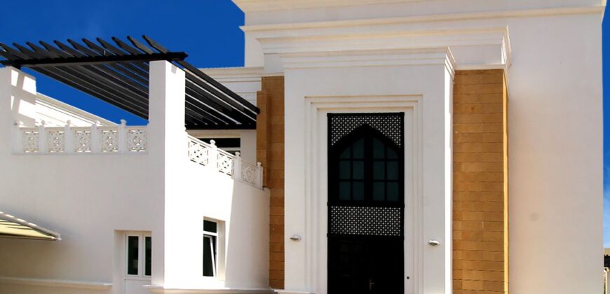 Luxurious & Spacious 5BR+Maidroom Villa in Compound available for Rent in Madinat Sultan Qaboos