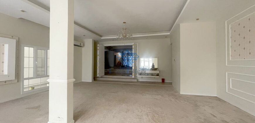 4BR+Maidroom Villa available for Rent in Madinat al Ilam