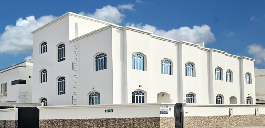 Beautiful 4-Bedroom+Maidroom Twin Villa for Rent in Mawaleh North 