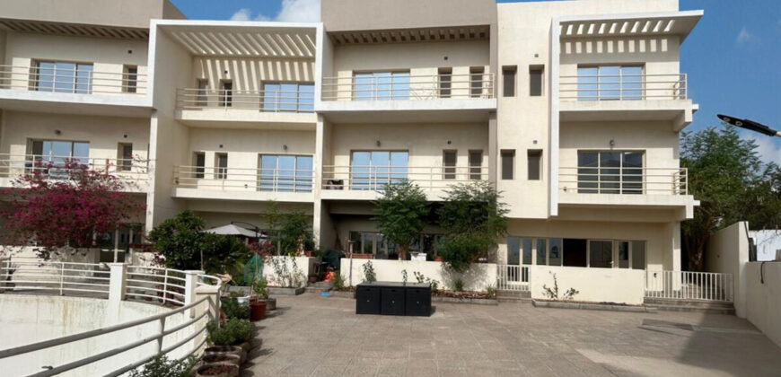 MQ Villa for Rent | 5 Bedrooms + Maid Room | Access to Pool & Gym