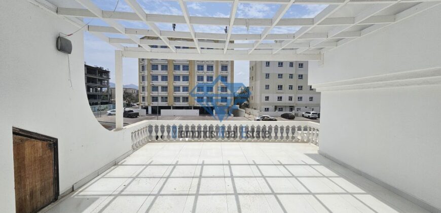 Spacious  5 Bedrooms +1 Maidroom Commercial Villa for Rent in Azaiba