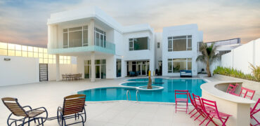 فيلا راقية في بوشر | 7 غرف نوم | مسبح خاص | تصميم واسع