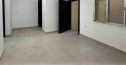 للبيع بناية  في الخوير مكونة من 3 شقق و ملحق بموقف خاص