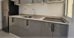 للبيع بناية  في الخوير مكونة من 3 شقق و ملحق بموقف خاص