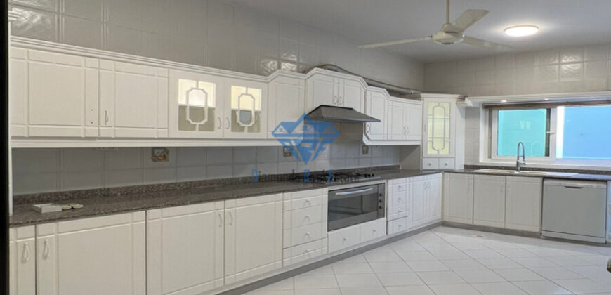 Spacious and well-maintained 4 bedrooms + 1 maidroom villa for rent in azaiba