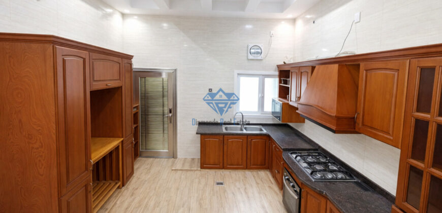 فيلا راقية للبيع في مرتفعات الأنصب