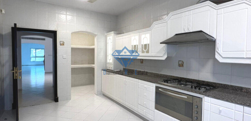 Spacious and well-maintained 4 bedrooms + 1 maidroom villa for rent in azaiba