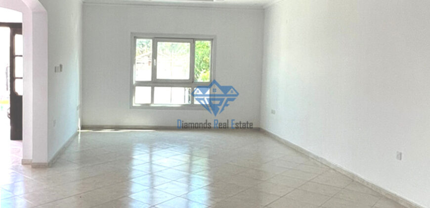 Spacious and well-maintained 4 bedrooms + 1 maidroom villa for rent in azaiba