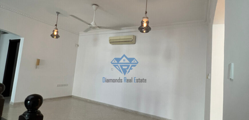 Spacious and well-maintained 4 bedrooms + 1 maidroom villa for rent in azaiba