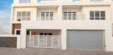 For Rent | Luxury 4Bedrooms + 1 Maidroom Villa in North Al-Mawaleh