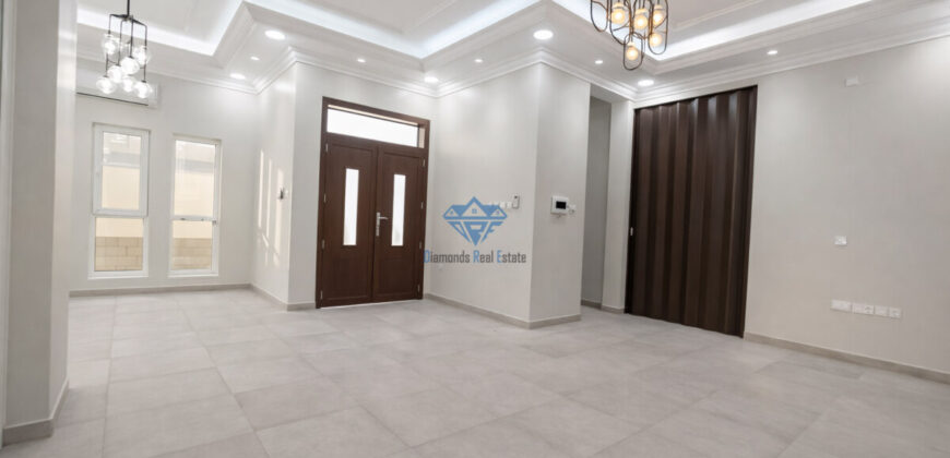 For Rent | Luxury 4Bedrooms + 1 Maidroom Villa in North Al-Mawaleh