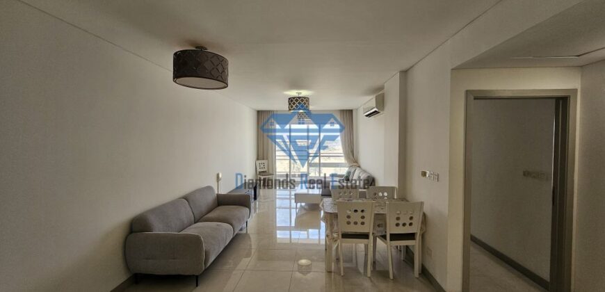 شقة جميلة للبيع في العذيبة 2غرف نوم