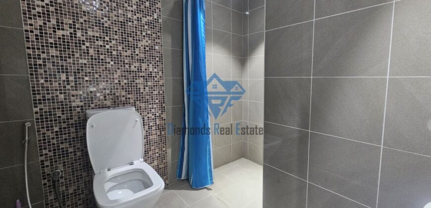 شقة جميلة للبيع في العذيبة 2غرف نوم