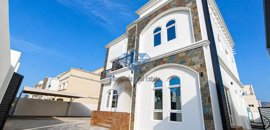 🏡 For Rent – Spacious 7+2 Bedroom Villa in Al-Ansab