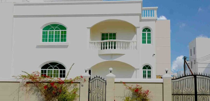  4Bedroom + Maidroom Villa for Rent in Azaiba 18 nov street 
