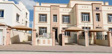  6BR Residential & Commercial Villa for Rent in Azaiba