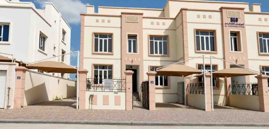  6BR Residential & Commercial Villa for Rent in Azaiba