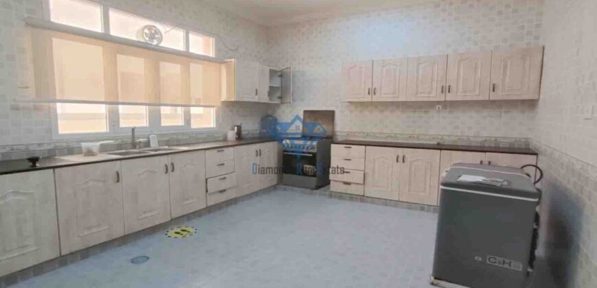  6BR Residential & Commercial Villa for Rent in Azaiba